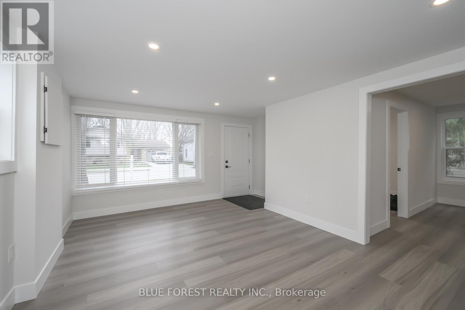 186 Victoria Street, Southwest Middlesex, Ontario  N0L 1M0 - Photo 3 - X12088745
