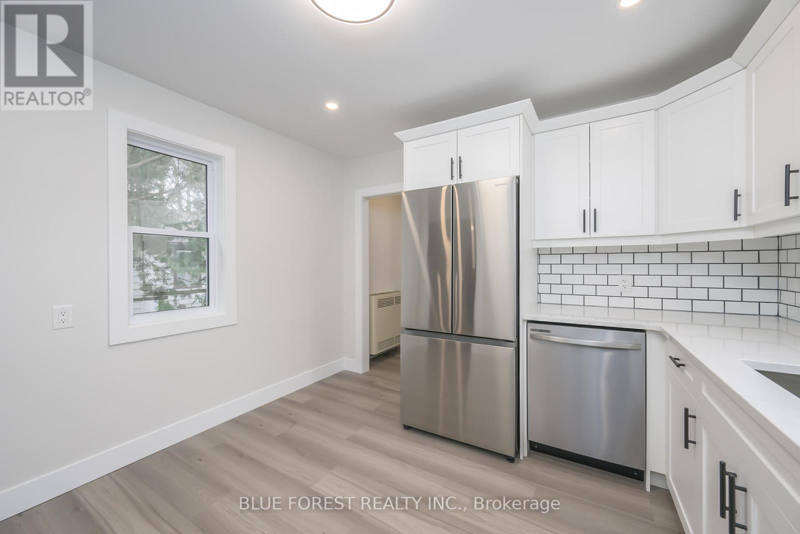 186 Victoria Street, Southwest Middlesex, Ontario  N0L 1M0 - Photo 6 - X12088745
