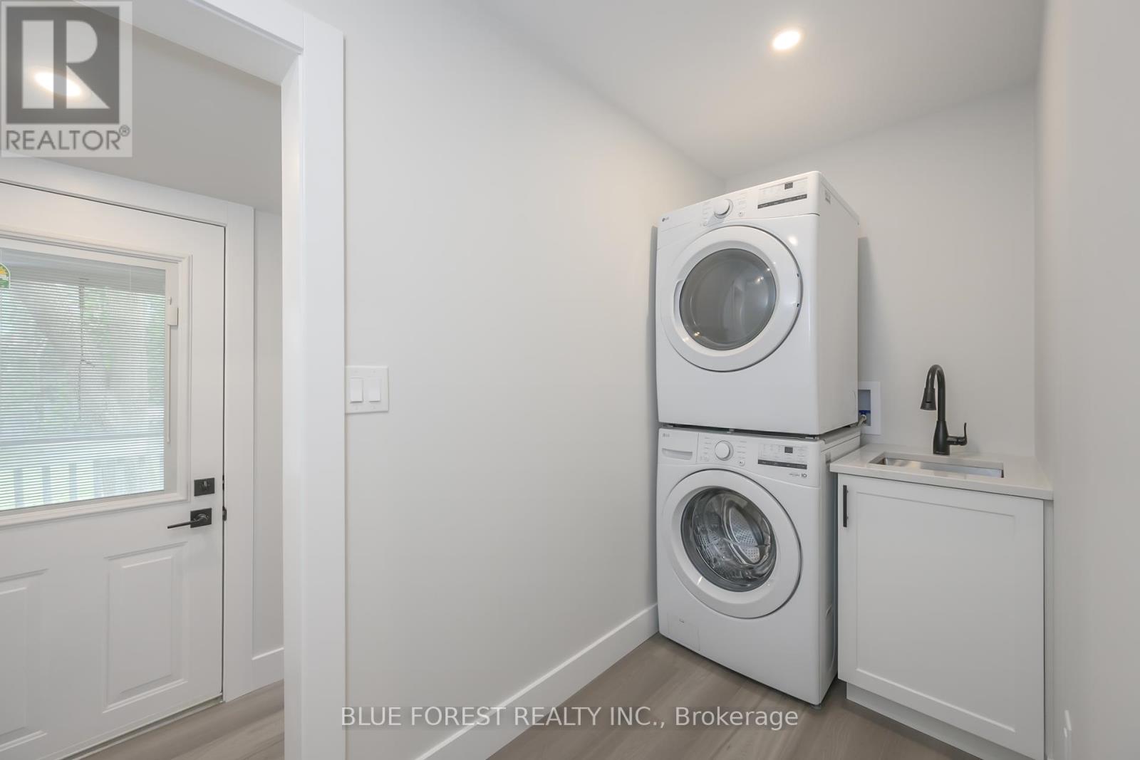 186 Victoria Street, Southwest Middlesex, Ontario  N0L 1M0 - Photo 9 - X12088745