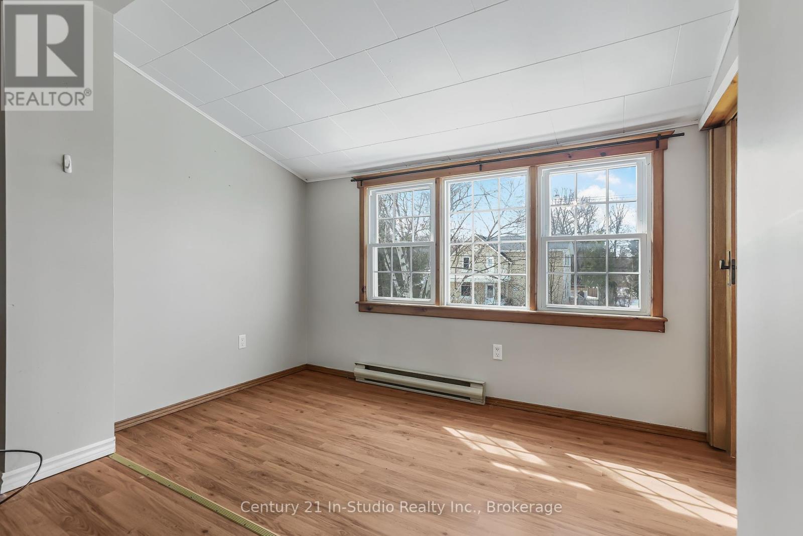 228 Palmerston Street, Saugeen Shores, Ontario  N0H 2L0 - Photo 11 - X12037227