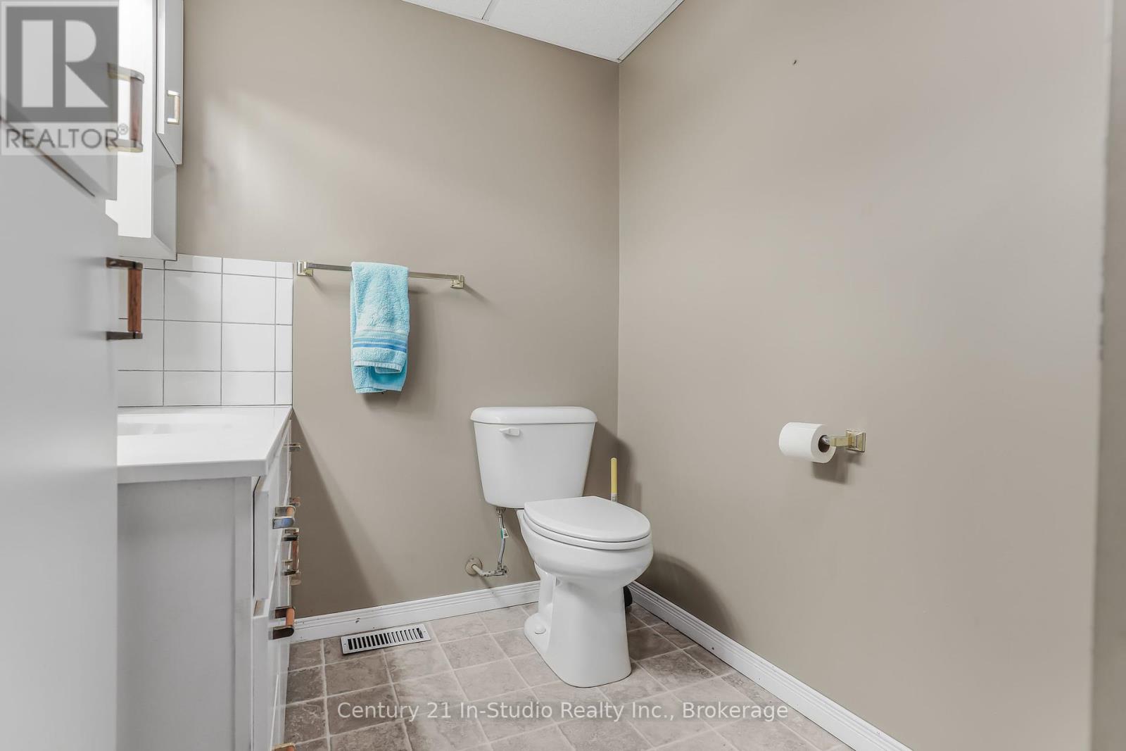 228 Palmerston Street, Saugeen Shores, Ontario  N0H 2L0 - Photo 37 - X12037227