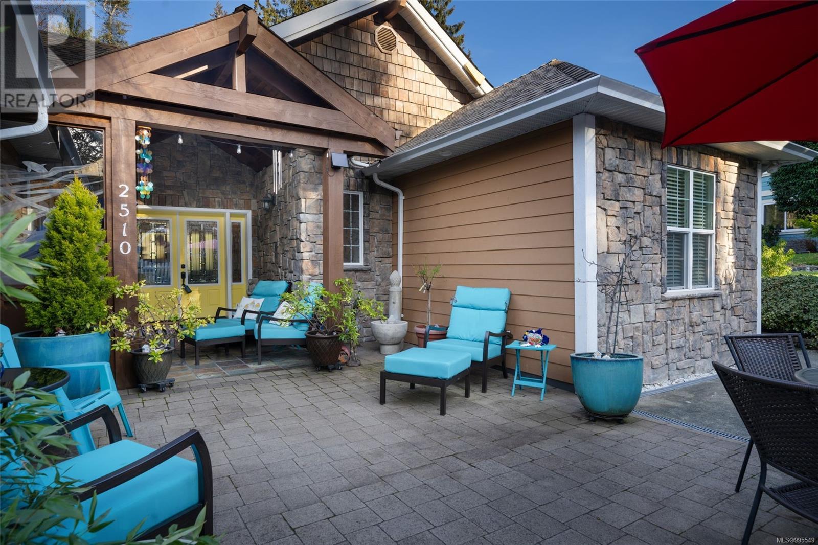 Property at 2510 Kinnoull Cres image 2