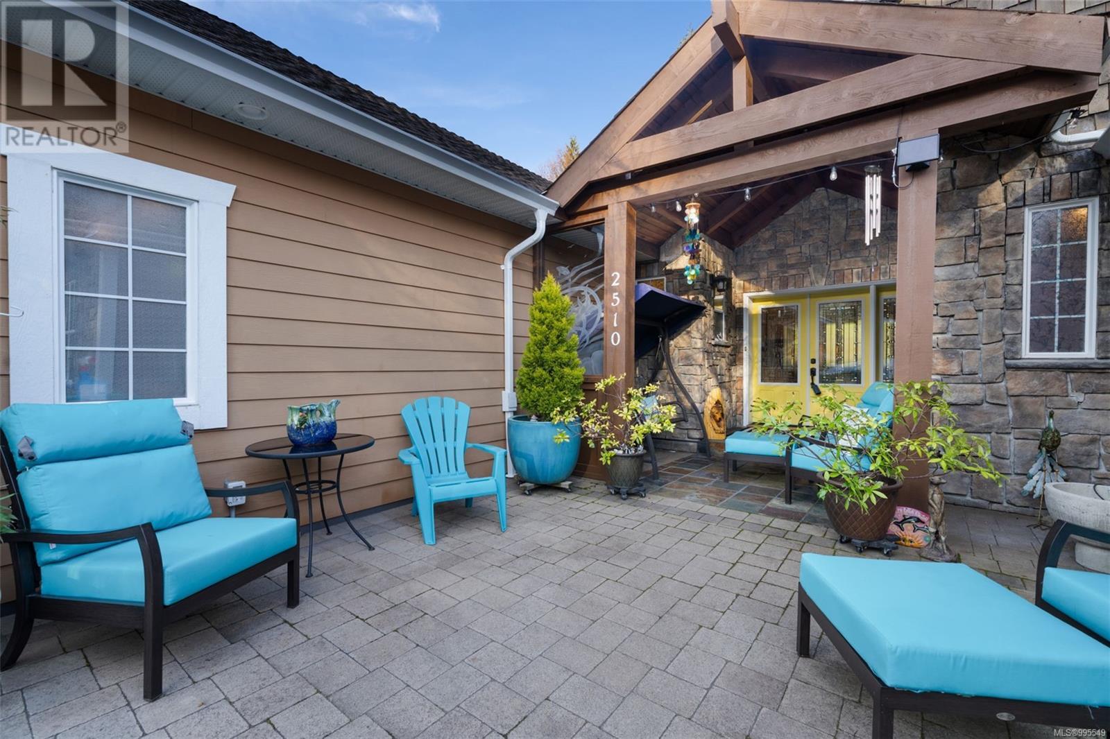 Property at 2510 Kinnoull Cres image 3