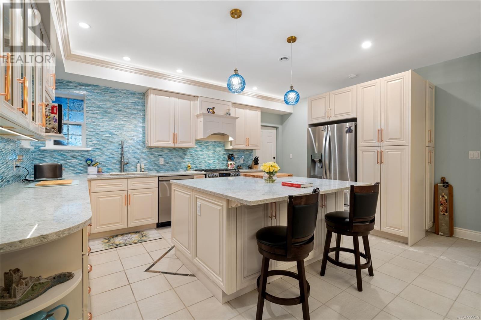 Property at 2510 Kinnoull Cres image 5