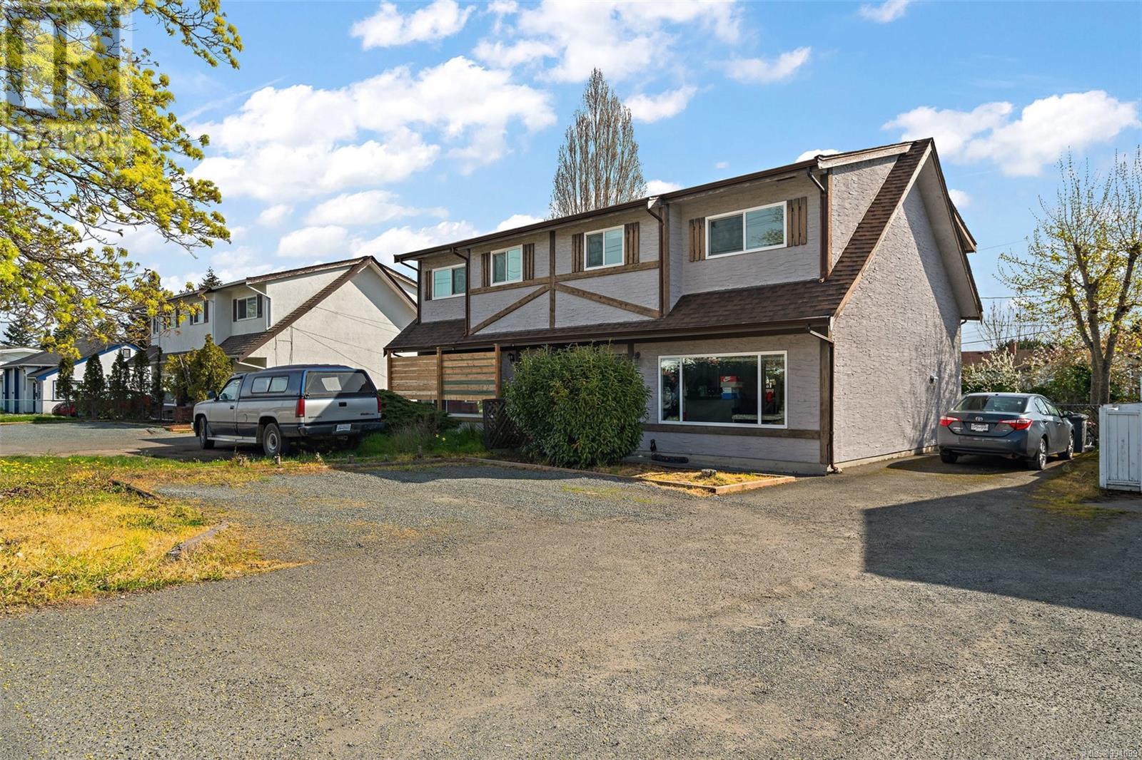 Property at 3979 Shelbourne St image 2