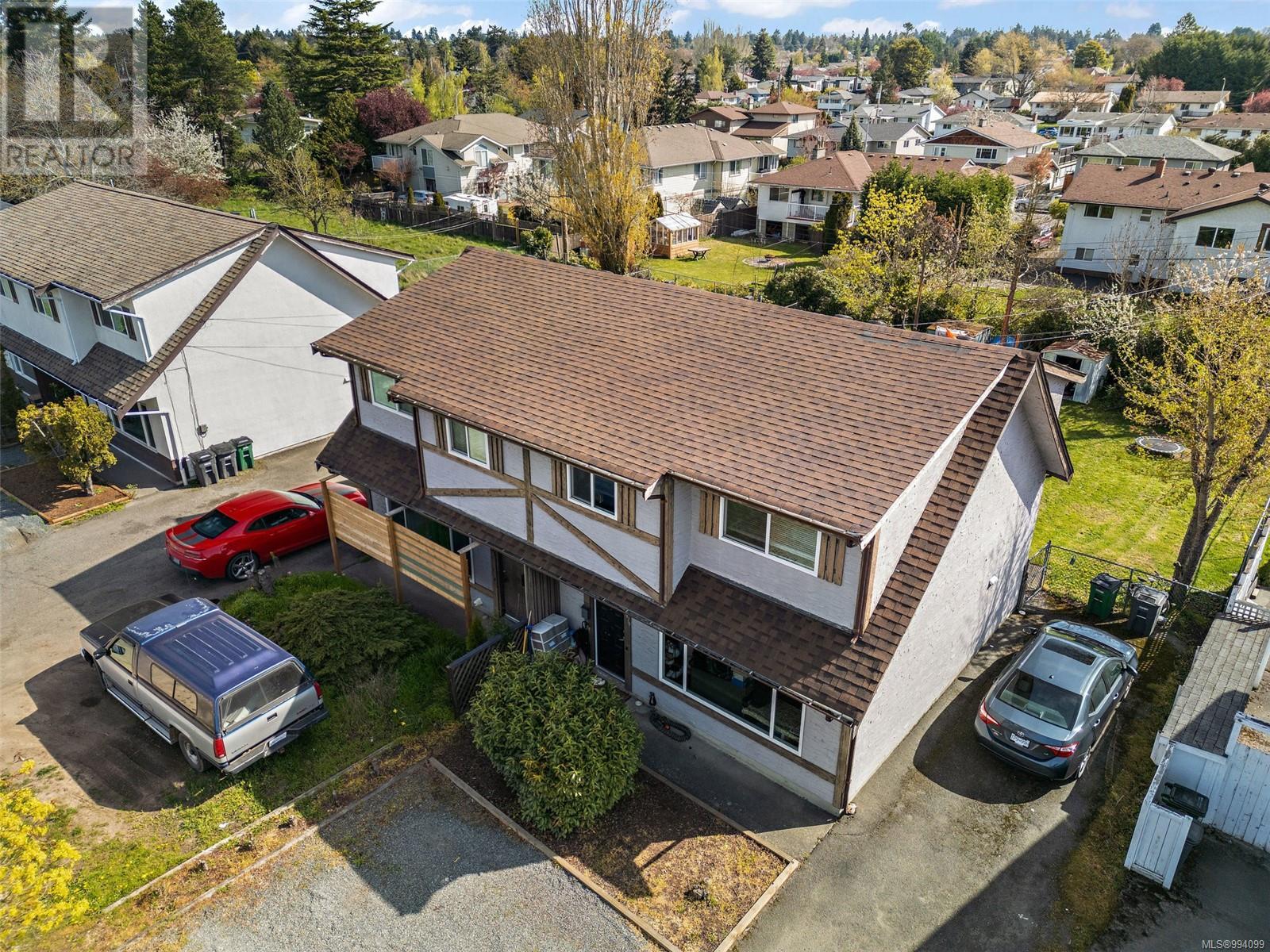 Property at 3979 Shelbourne St image 3