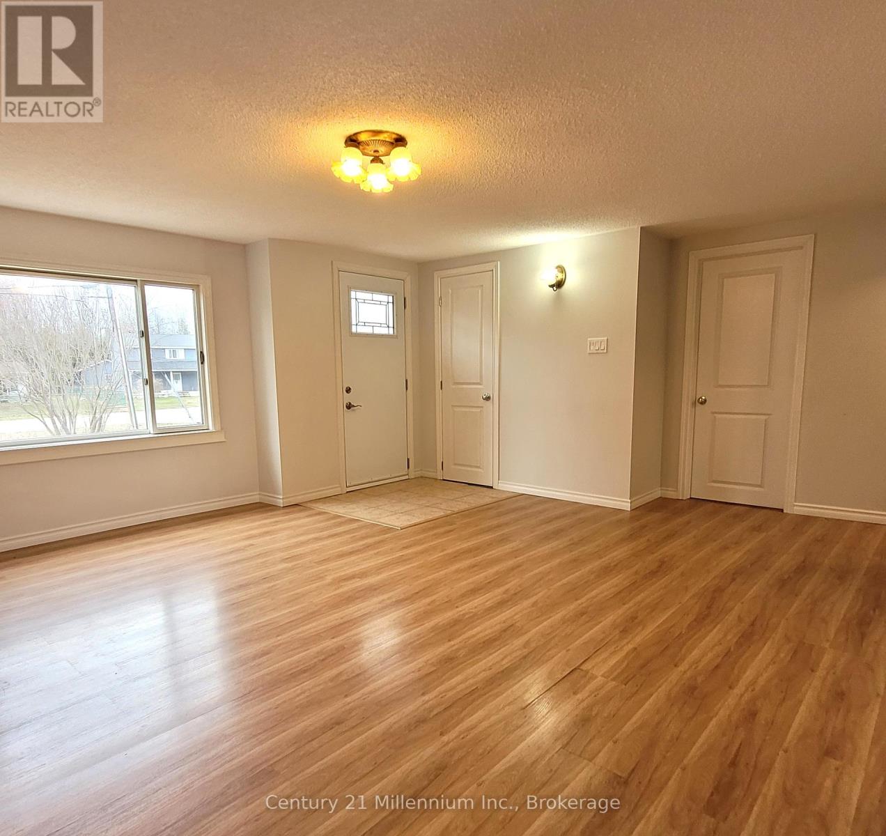 25 Ayling Reid Court, Wasaga Beach, Ontario  L9Z 2G5 - Photo 10 - S12088612