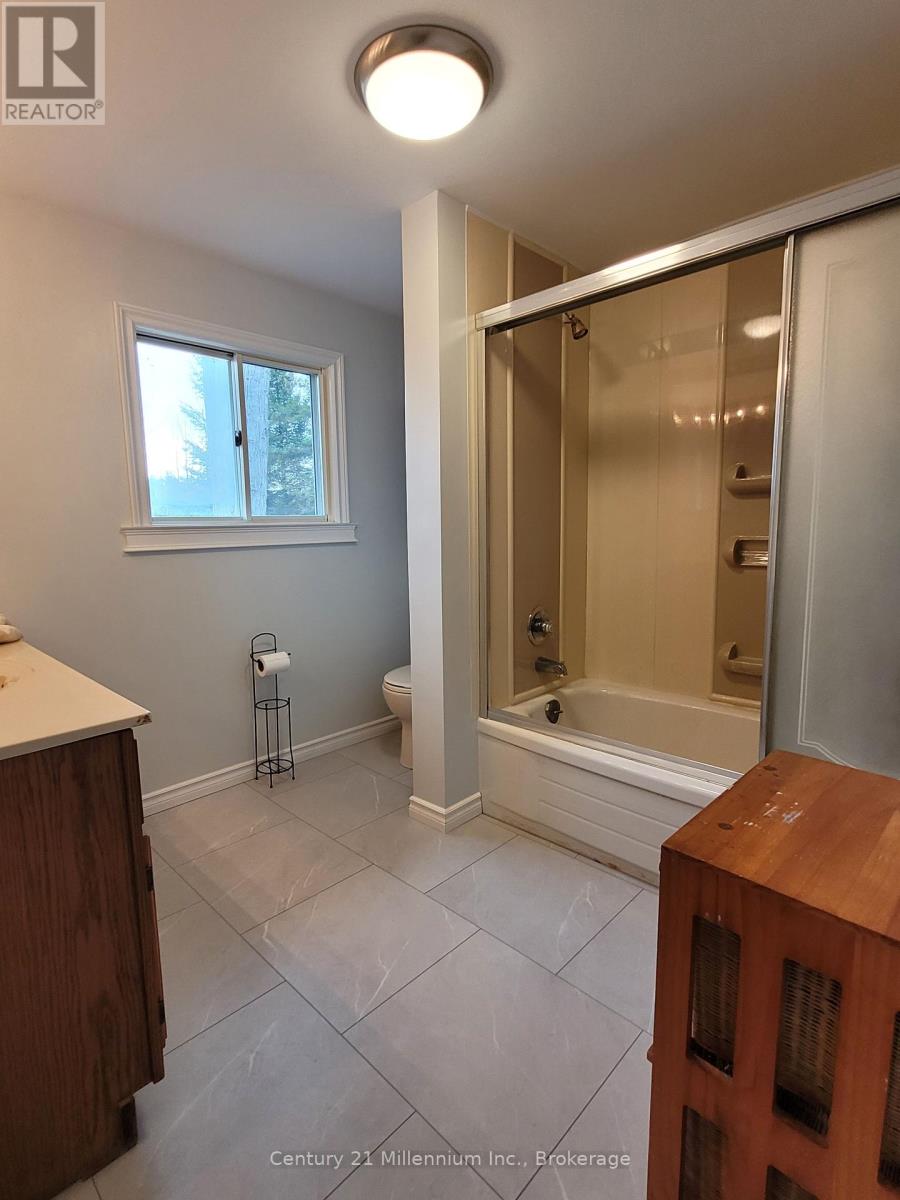 25 Ayling Reid Court, Wasaga Beach, Ontario  L9Z 2G5 - Photo 7 - S12088612