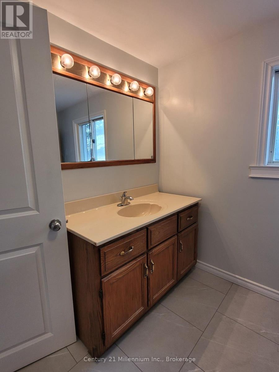 25 Ayling Reid Court, Wasaga Beach, Ontario  L9Z 2G5 - Photo 8 - S12088612
