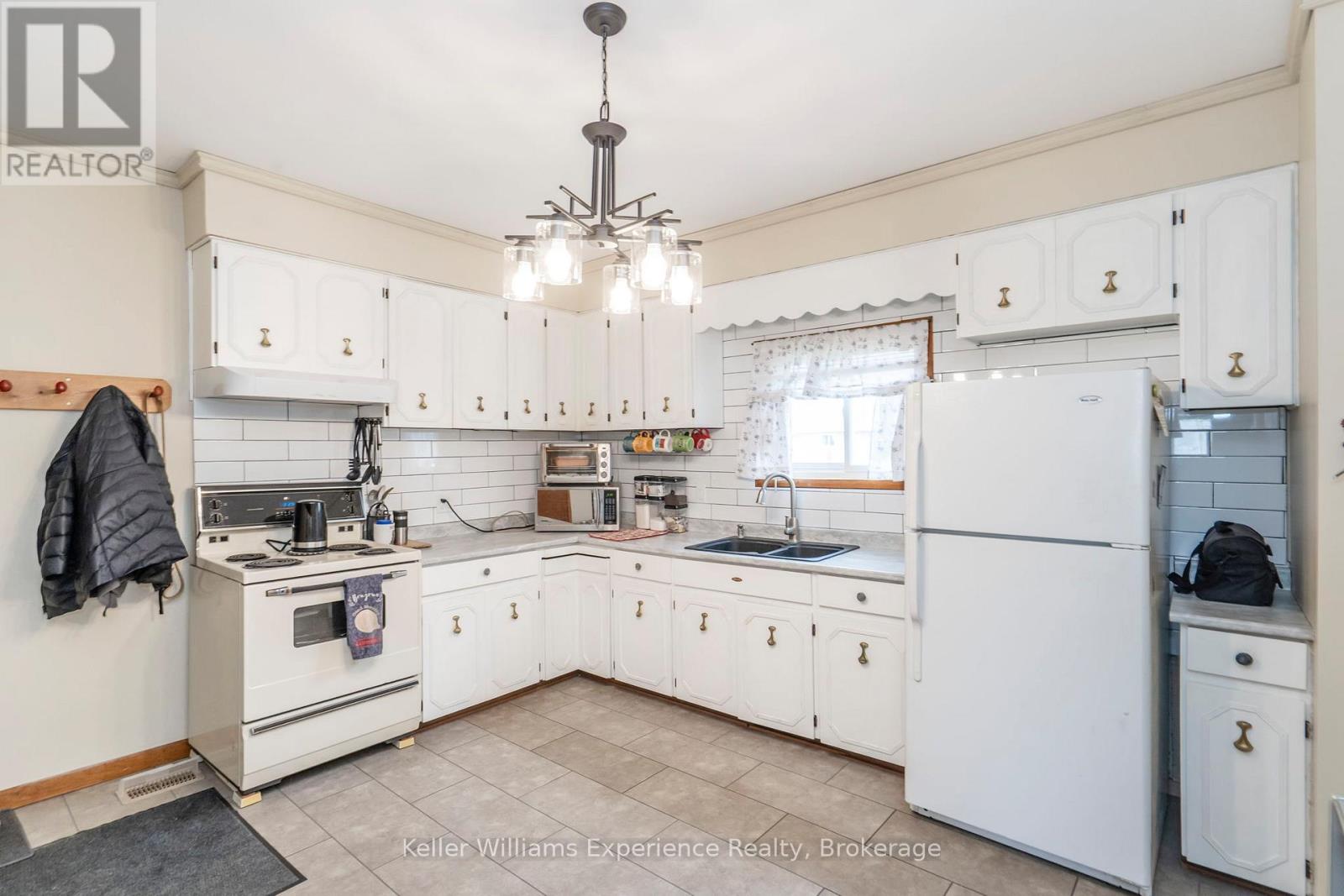 223 Lindsay Street, Midland, Ontario  L4R 2V2 - Photo 4 - S12088687