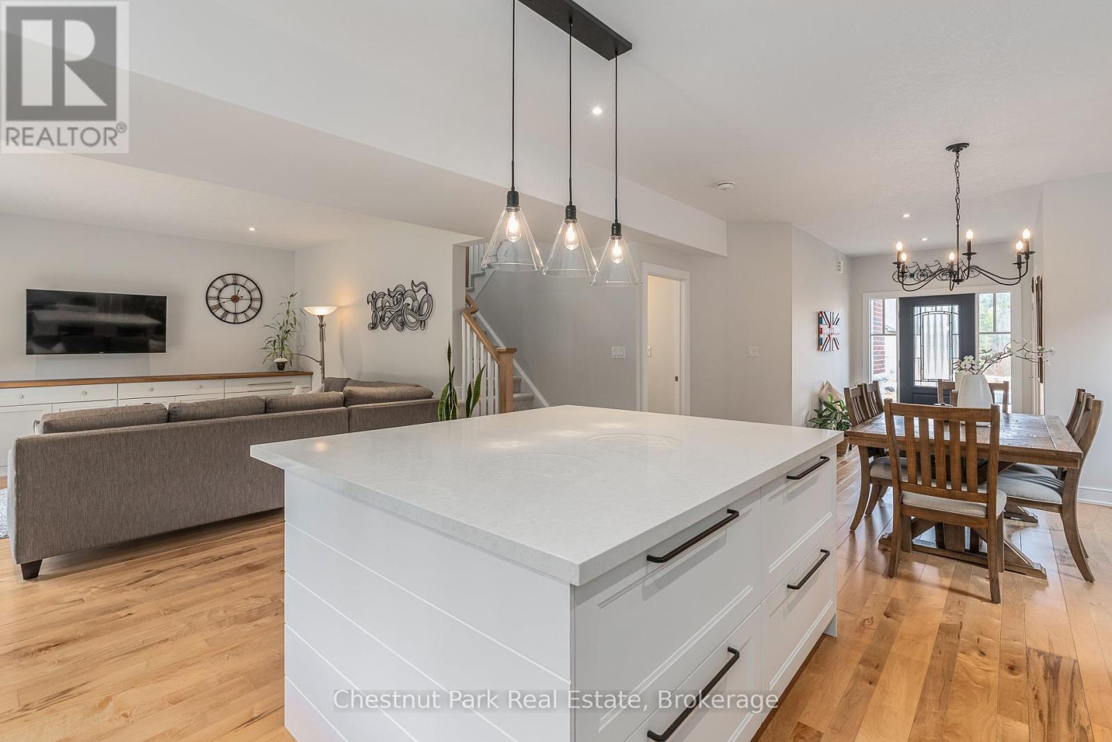 76 Selkirk Drive, Huntsville, Ontario  P1H 0C6 - Photo 10 - X12088617