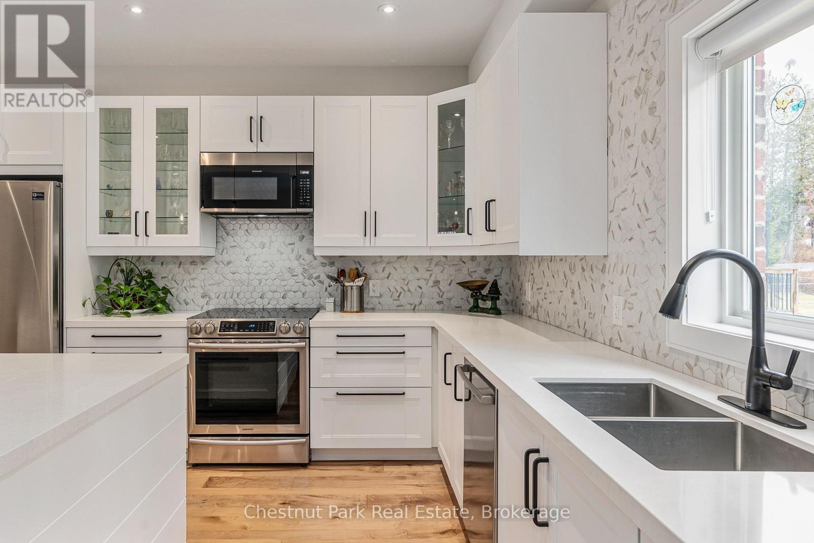 76 Selkirk Drive, Huntsville, Ontario  P1H 0C6 - Photo 12 - X12088617