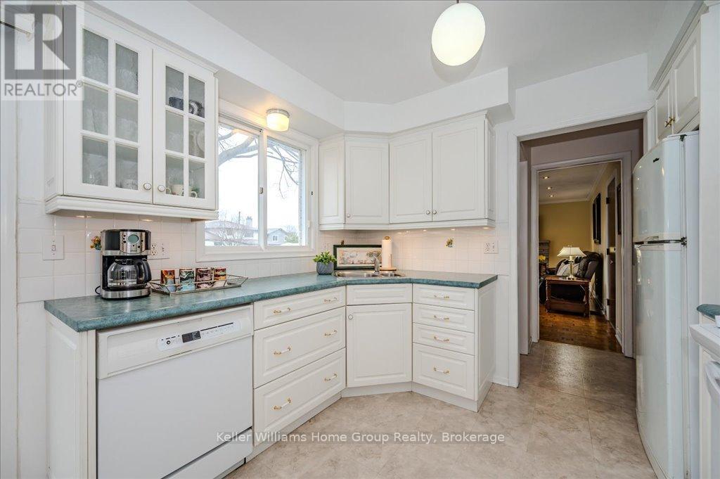 21 Kingsley Court, Guelph, Ontario  N1E 1E2 - Photo 12 - X12088619