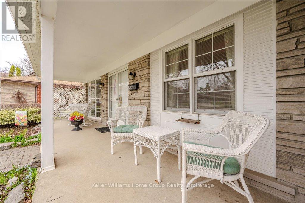 21 Kingsley Court, Guelph, Ontario  N1E 1E2 - Photo 4 - X12088619
