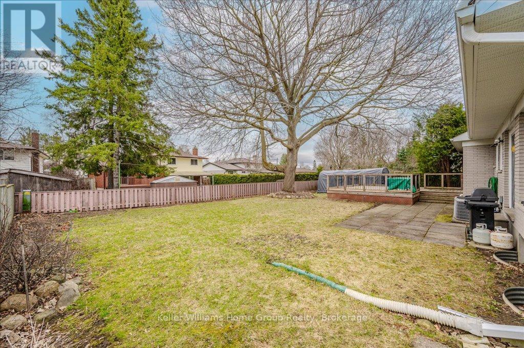 21 Kingsley Court, Guelph, Ontario  N1E 1E2 - Photo 40 - X12088619