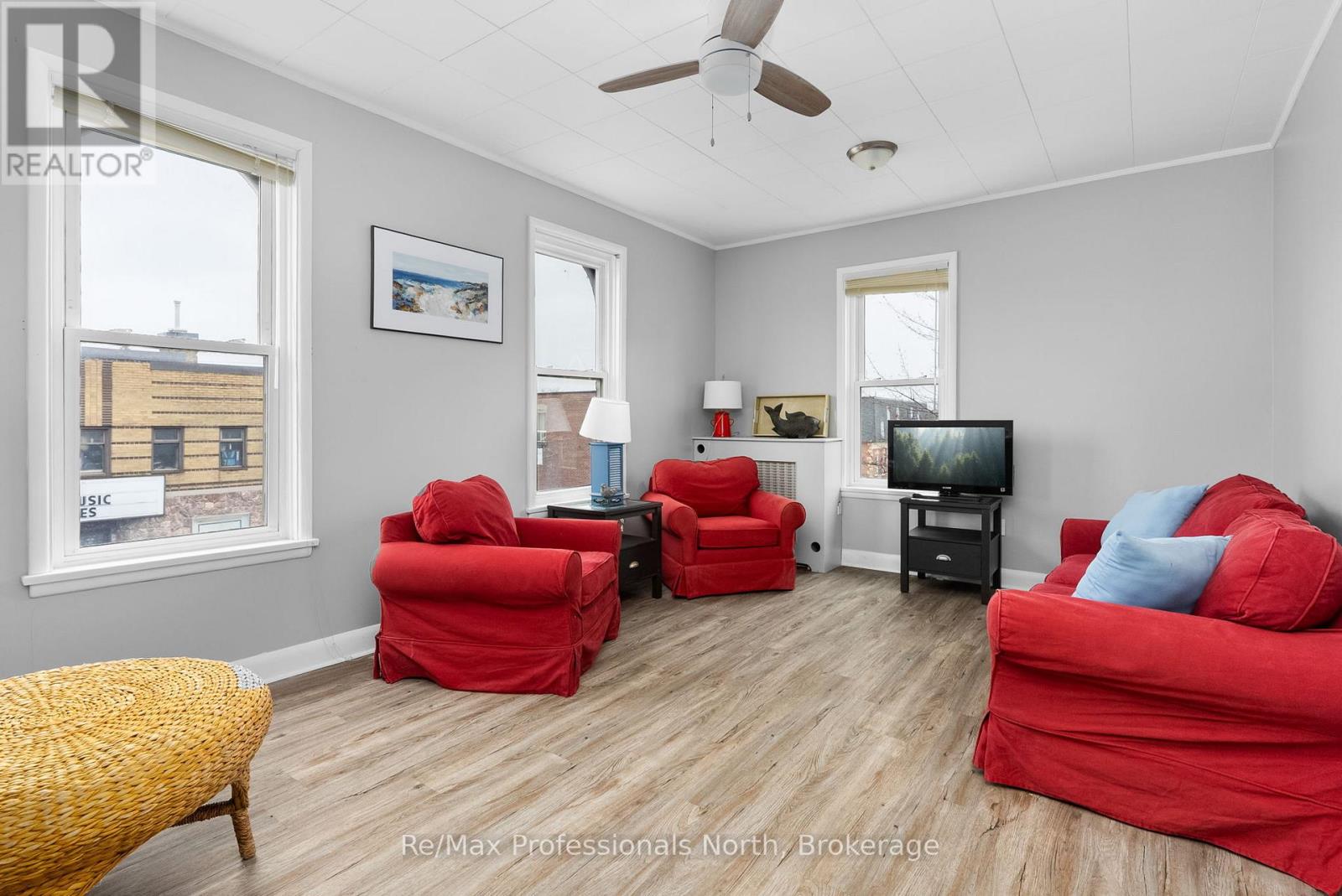 265 Muskoka Road S, Gravenhurst, Ontario  P1P 1J1 - Photo 11 - X12088684