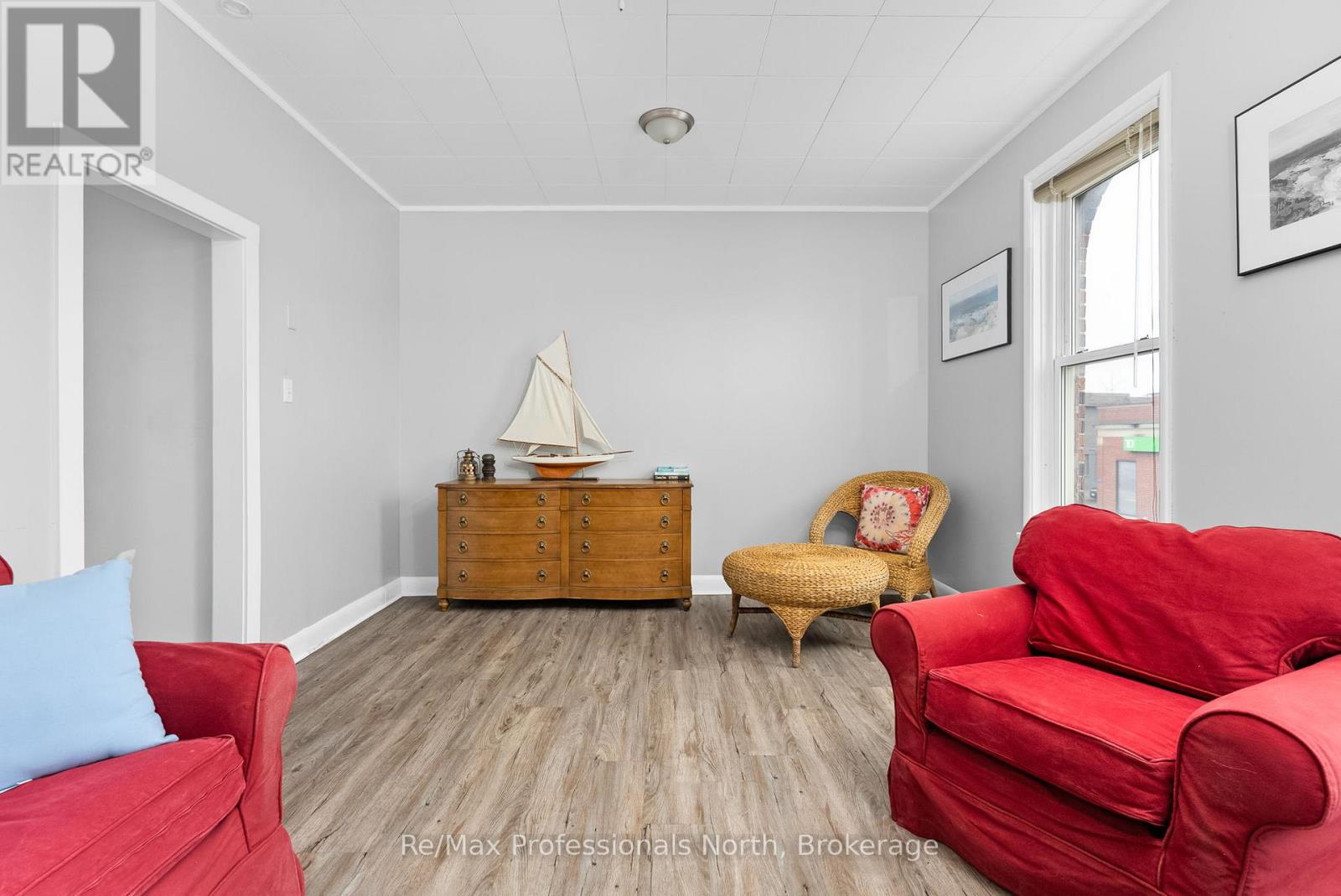 265 Muskoka Road S, Gravenhurst, Ontario  P1P 1J1 - Photo 14 - X12088684