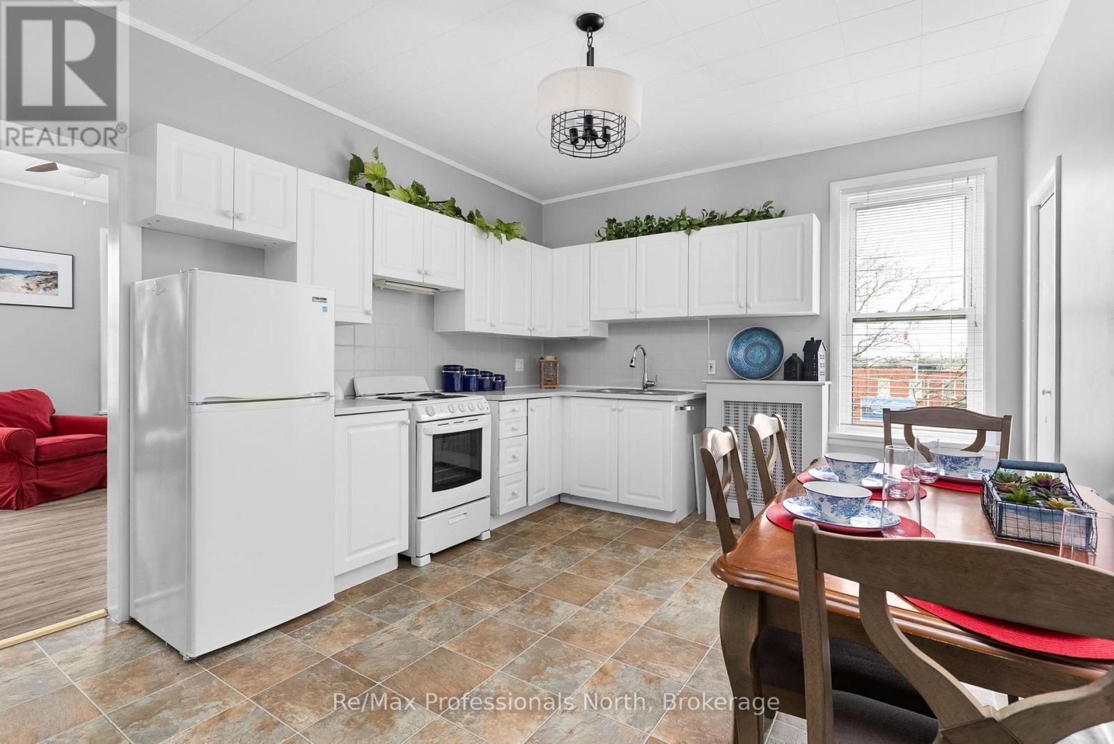 265 Muskoka Road S, Gravenhurst, Ontario  P1P 1J1 - Photo 15 - X12088684