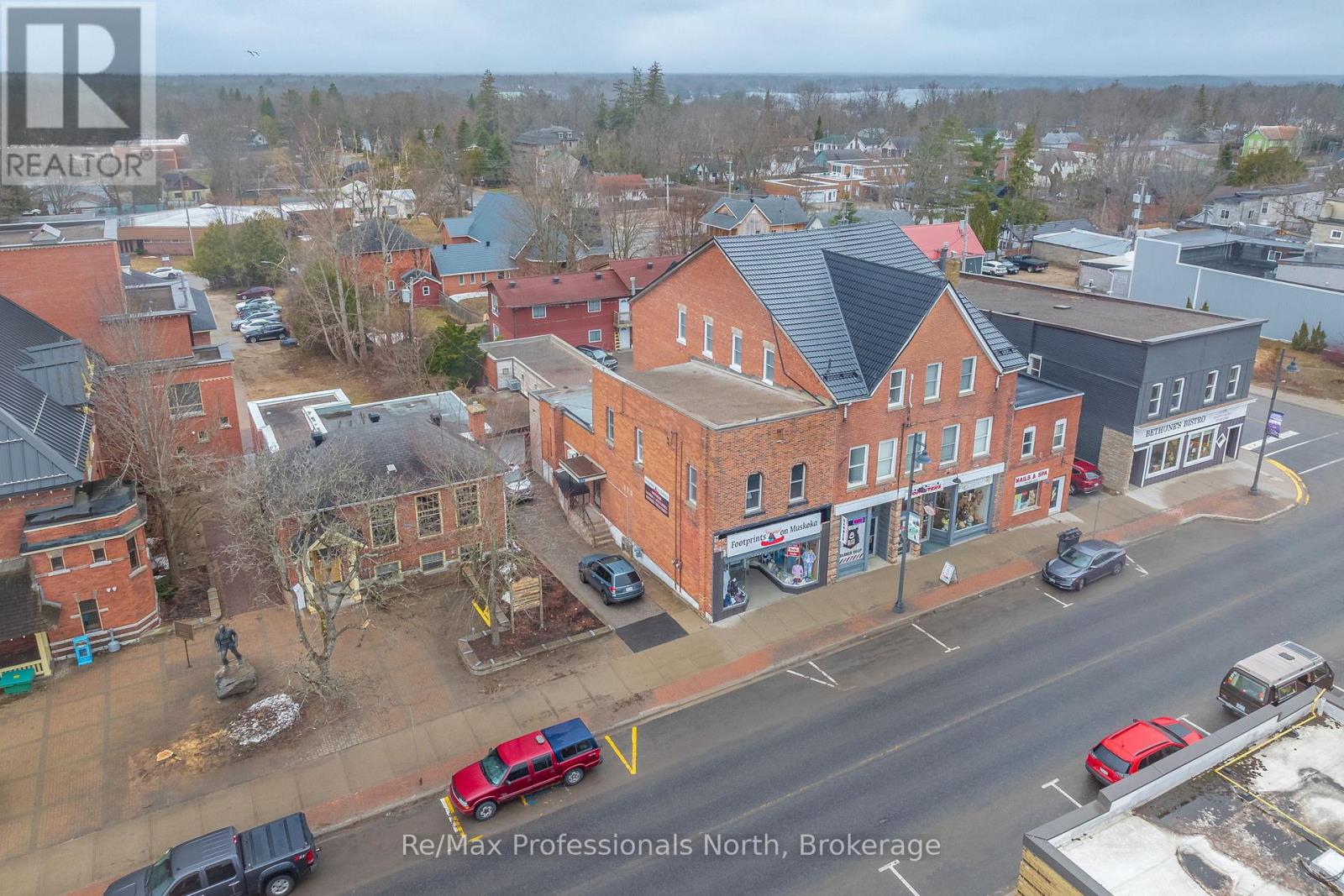 265 Muskoka Road S, Gravenhurst, Ontario  P1P 1J1 - Photo 26 - X12088684