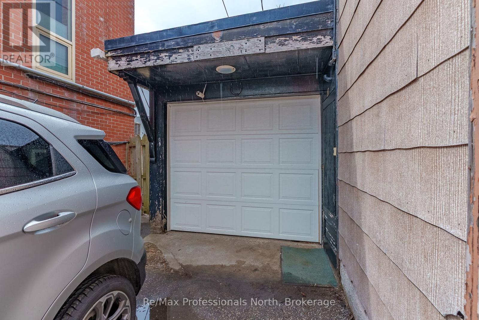 265 Muskoka Road S, Gravenhurst, Ontario  P1P 1J1 - Photo 33 - X12088684