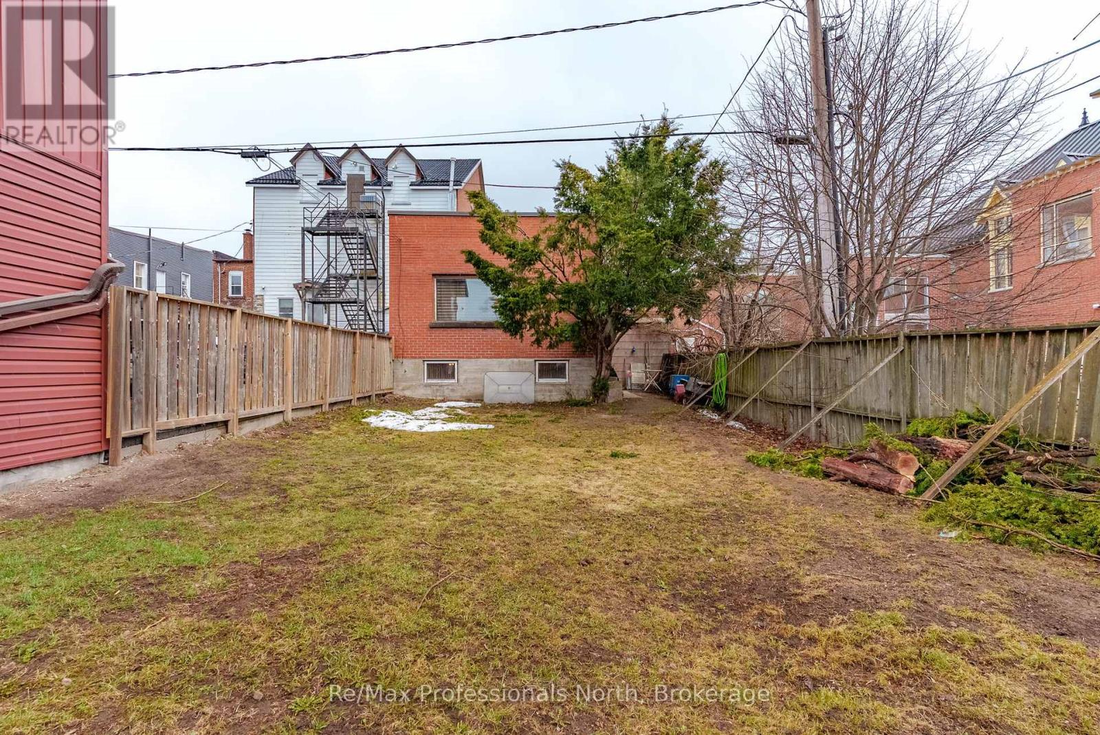 265 Muskoka Road S, Gravenhurst, Ontario  P1P 1J1 - Photo 35 - X12088684