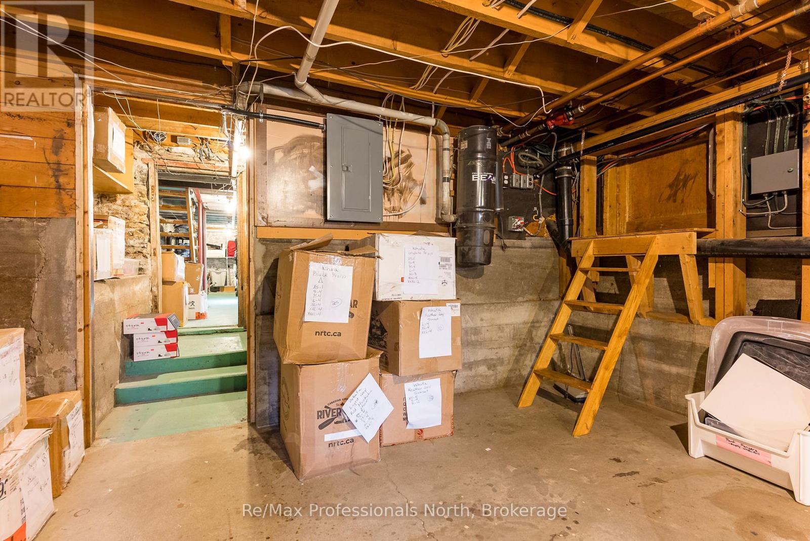 265 Muskoka Road S, Gravenhurst, Ontario  P1P 1J1 - Photo 40 - X12088684