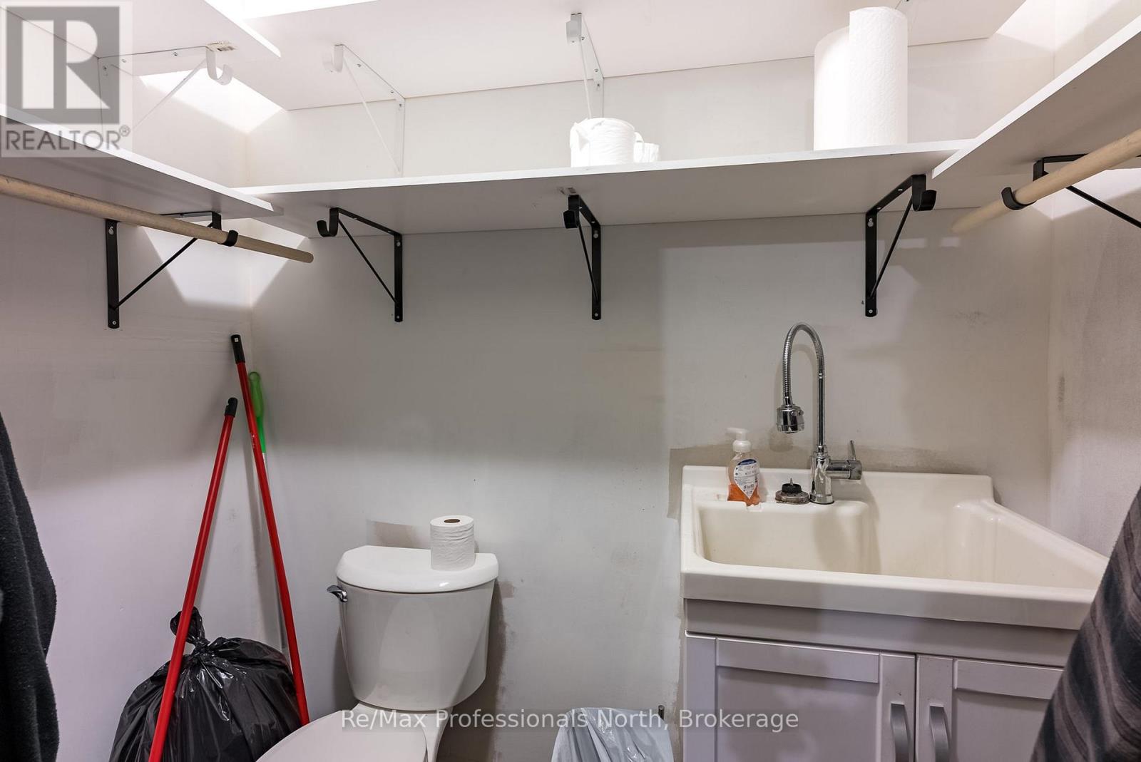 265 Muskoka Road S, Gravenhurst, Ontario  P1P 1J1 - Photo 42 - X12088684