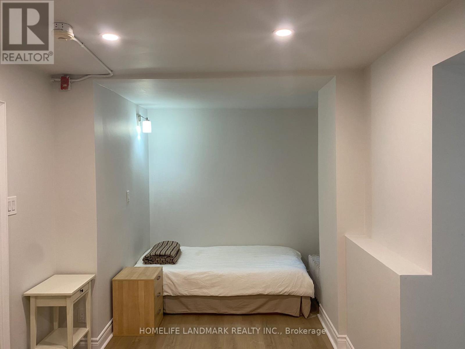 #5 - 353 Spadina Avenue, Toronto, Ontario  M5T 2G3 - Photo 3 - C12088465