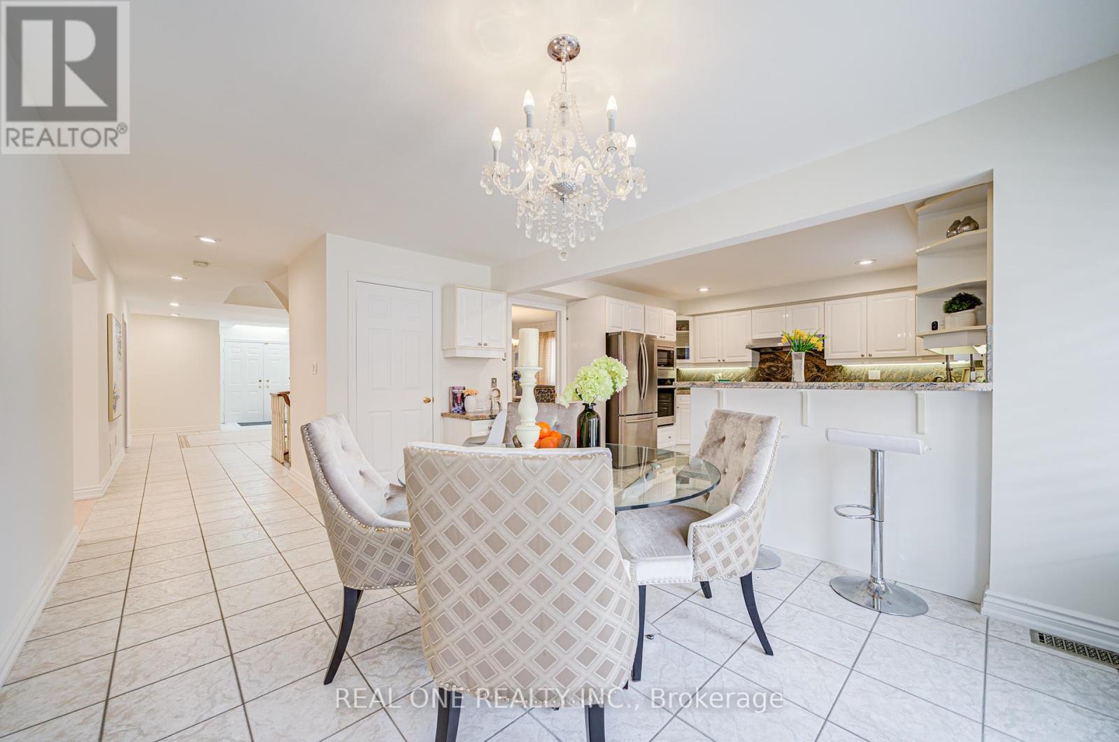 27 Binscarth Crescent, Vaughan, Ontario  L4J 4S4 - Photo 12 - N12088553