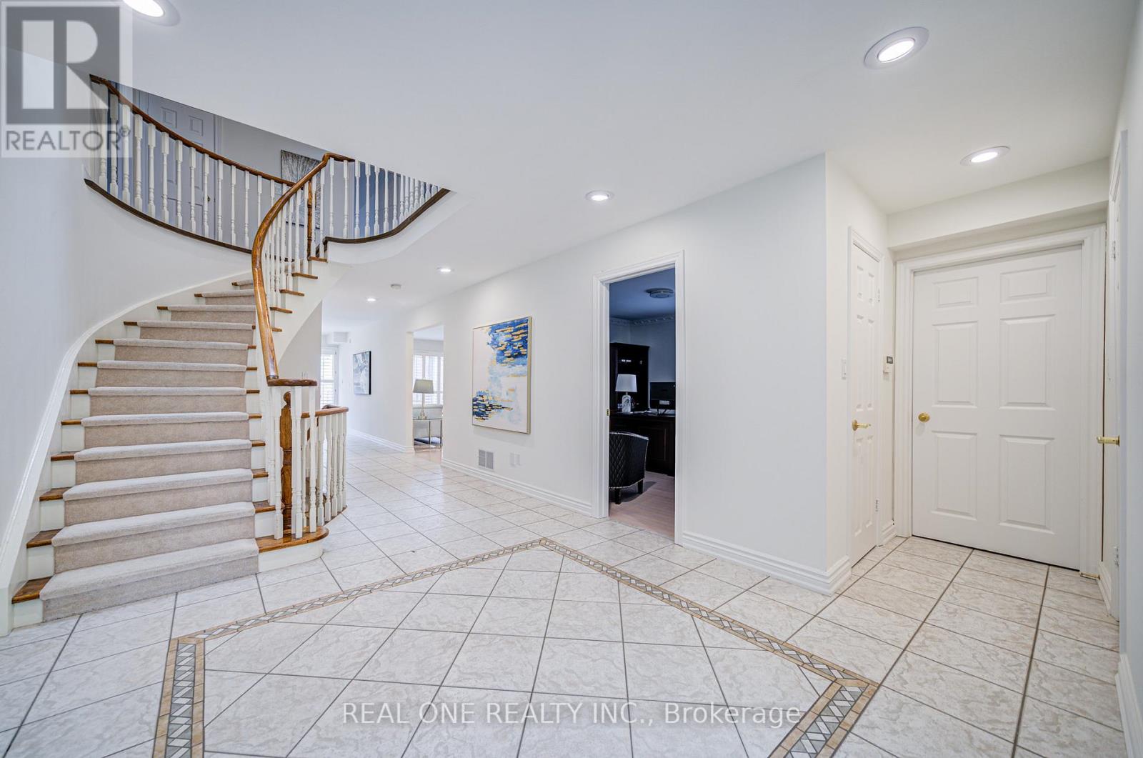 Property at 27 BINSCARTH CRESCENT image 4