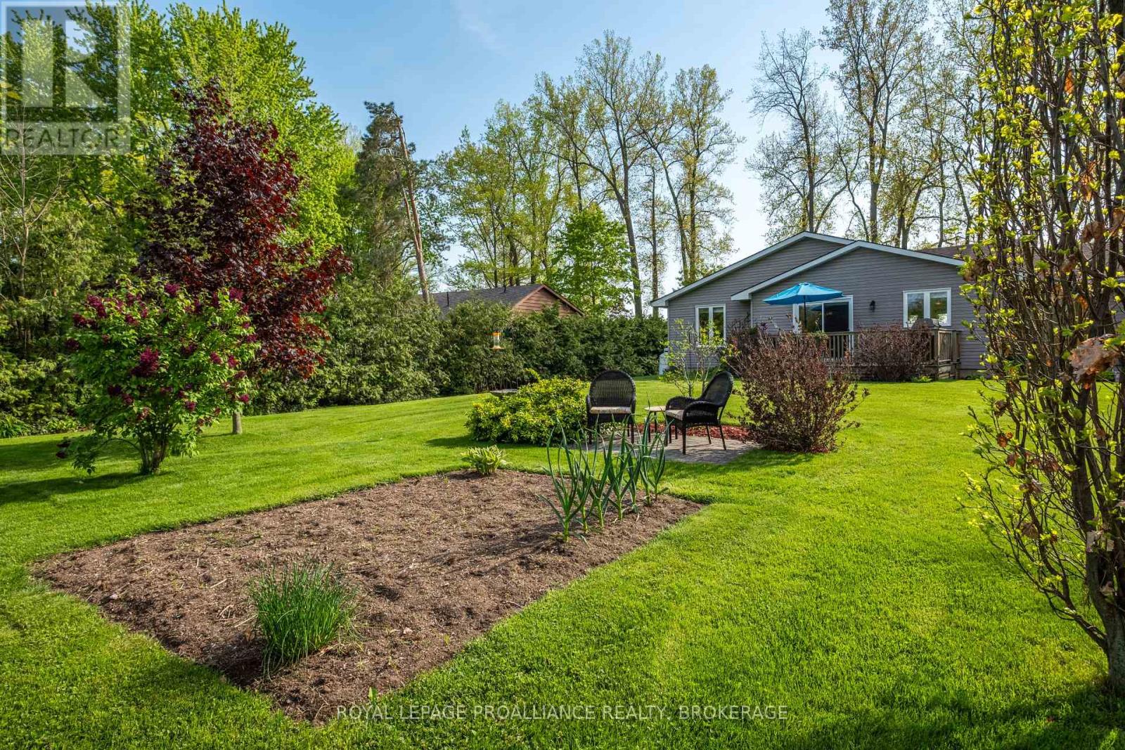 14 Sunset Lane, Greater Napanee (Greater Napanee), Ontario  K7R 3K7 - Photo 4 - X12088740