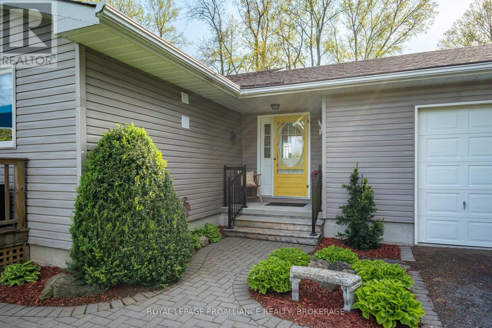 14 Sunset Lane, Greater Napanee (Greater Napanee), Ontario  K7R 3K7 - Photo 7 - X12088740