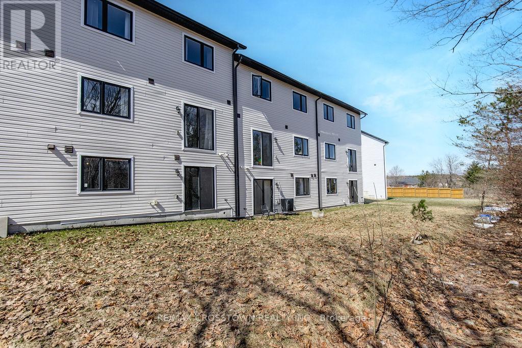 30 Lahey Crescent, Penetanguishene, Ontario  L9M 0W1 - Photo 46 - S12088655