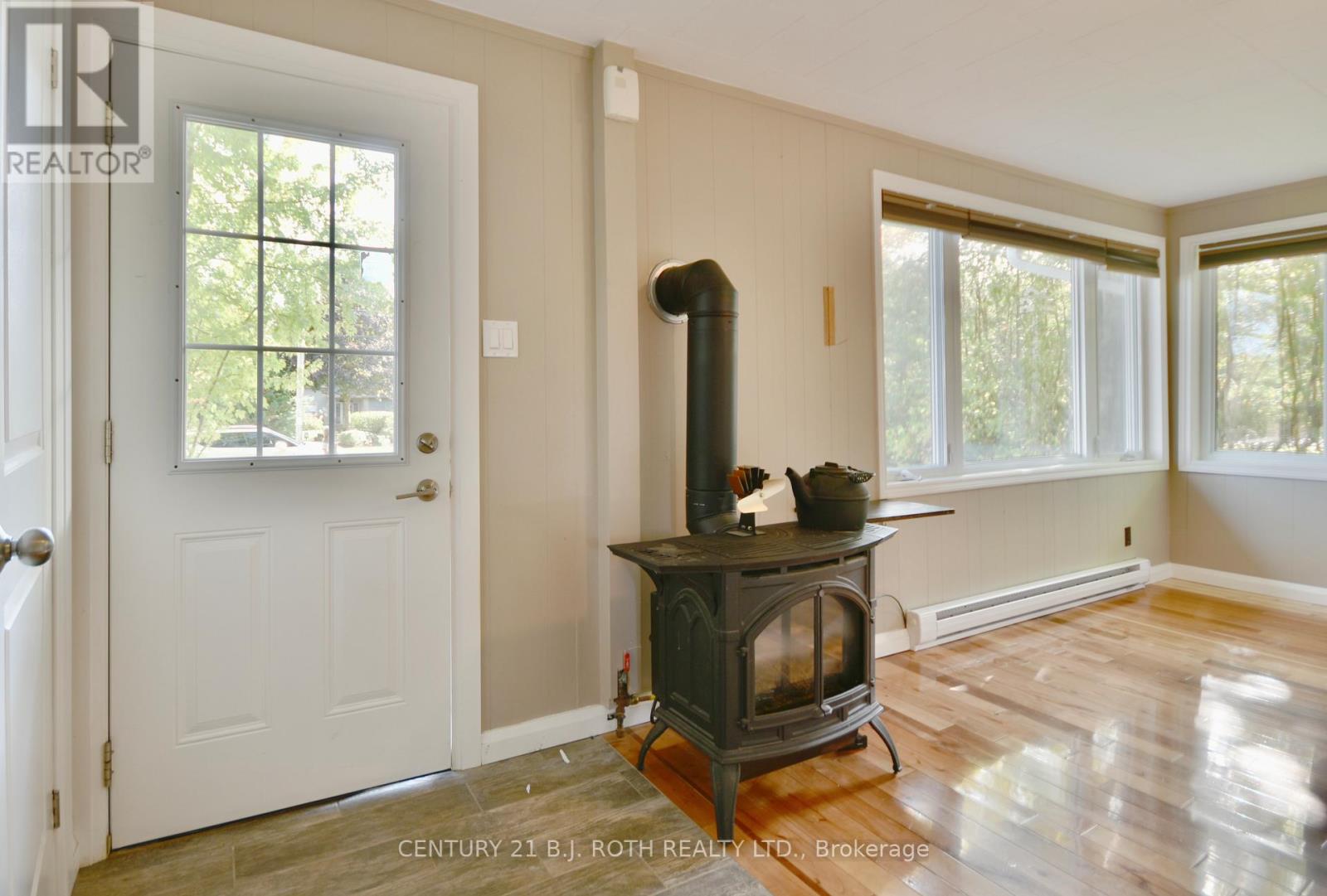 Property at 98 LAKESHORE ROAD W image 5