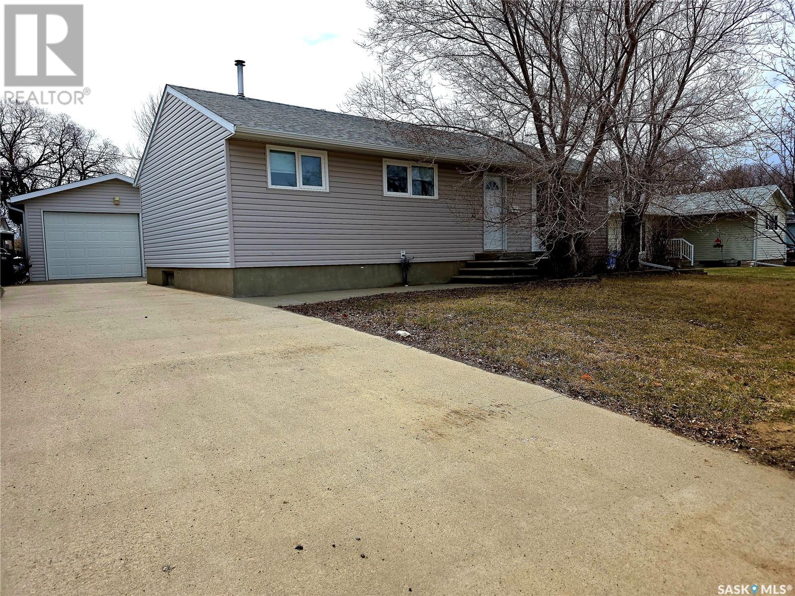 Property at 1821 Dieppe CRESCENT image 1