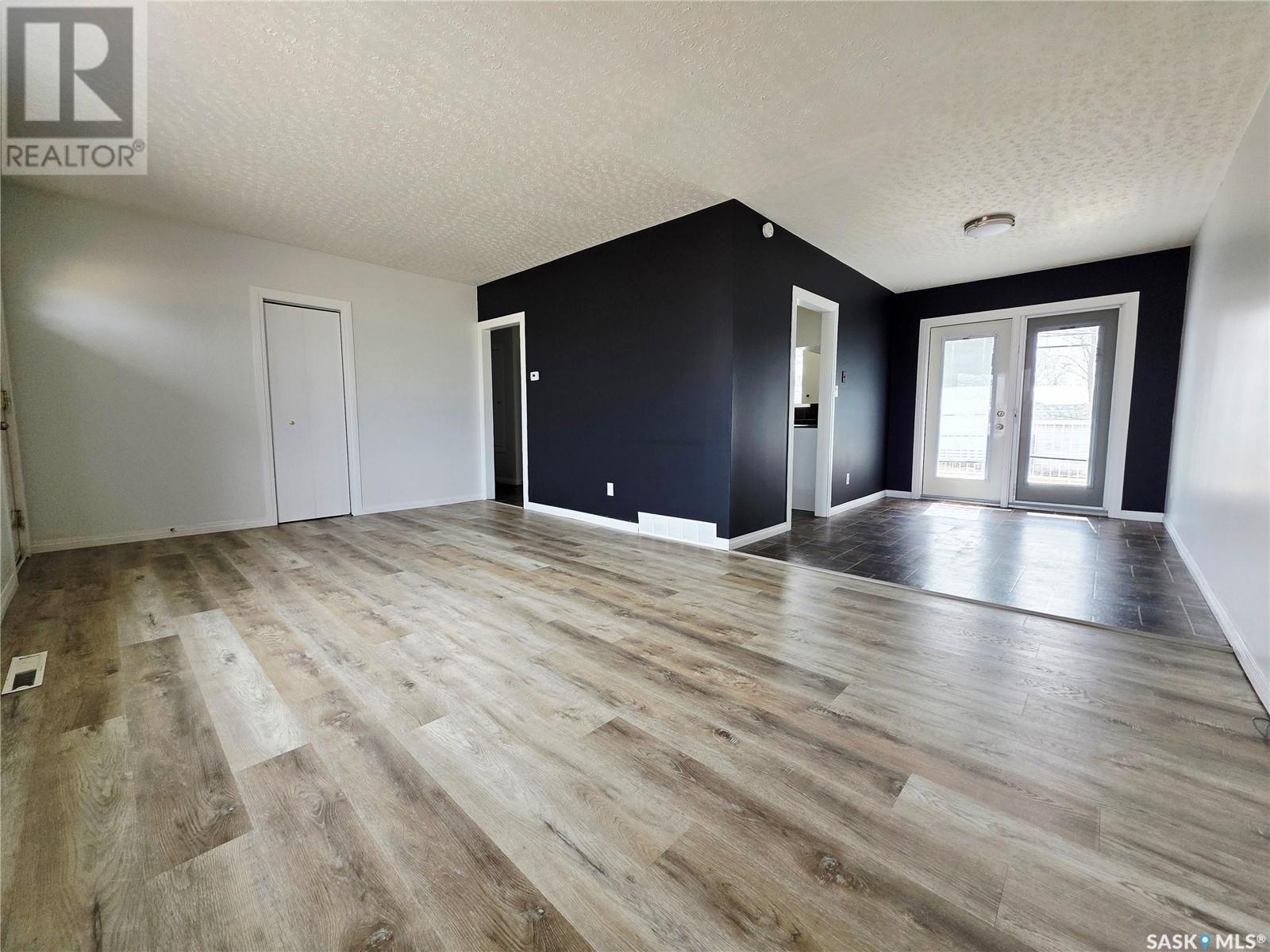 Property at 1821 Dieppe CRESCENT image 4