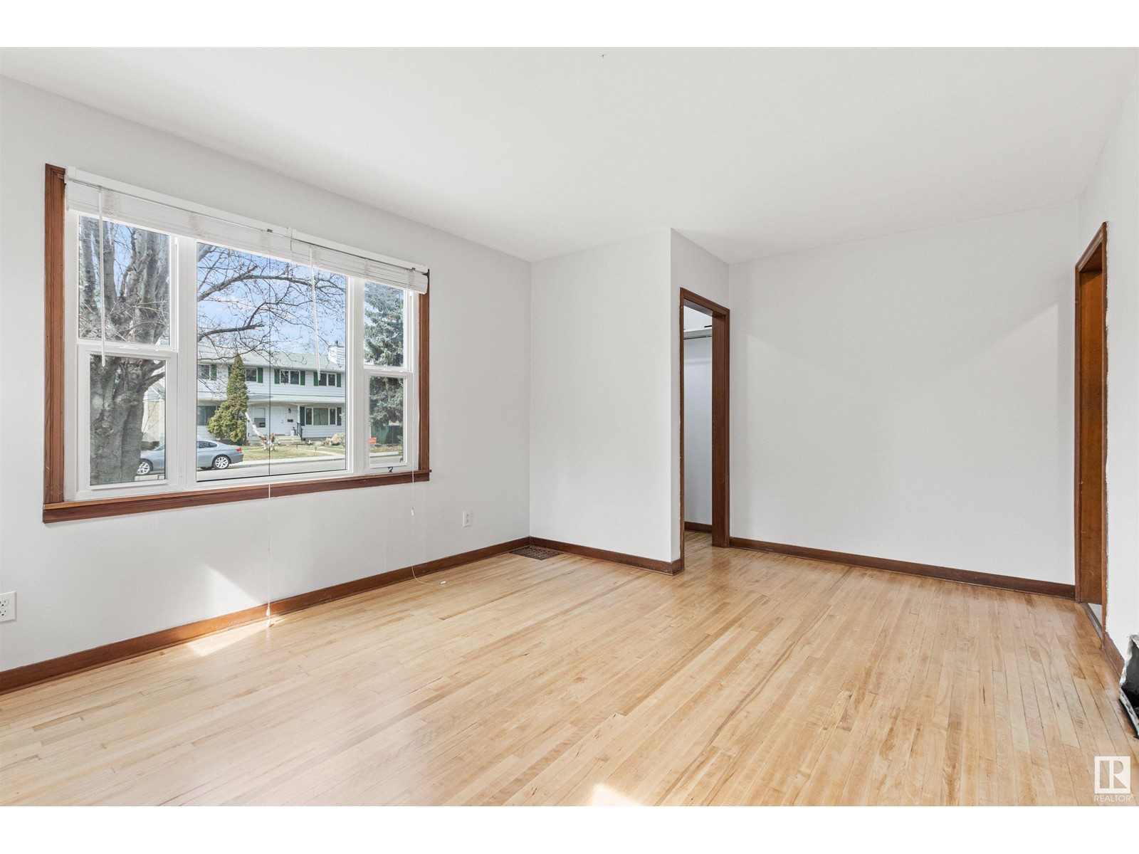 Property at 11915 122 ST NW image 4