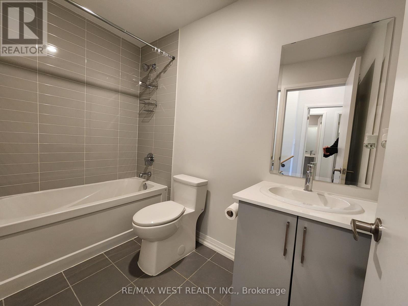 215 - 1165 Journeyman Lane, Mississauga, Ontario  L5J 0B6 - Photo 11 - W12088707