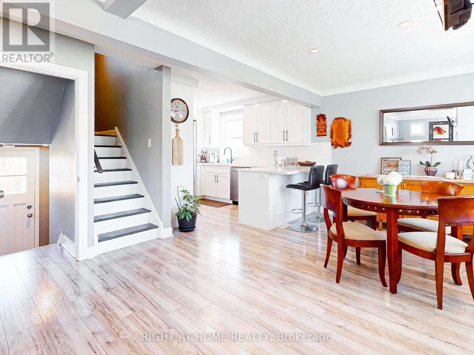6077 Coholan Street, Niagara Falls, Ontario  L2J 1K7 - Photo 5 - X12088611