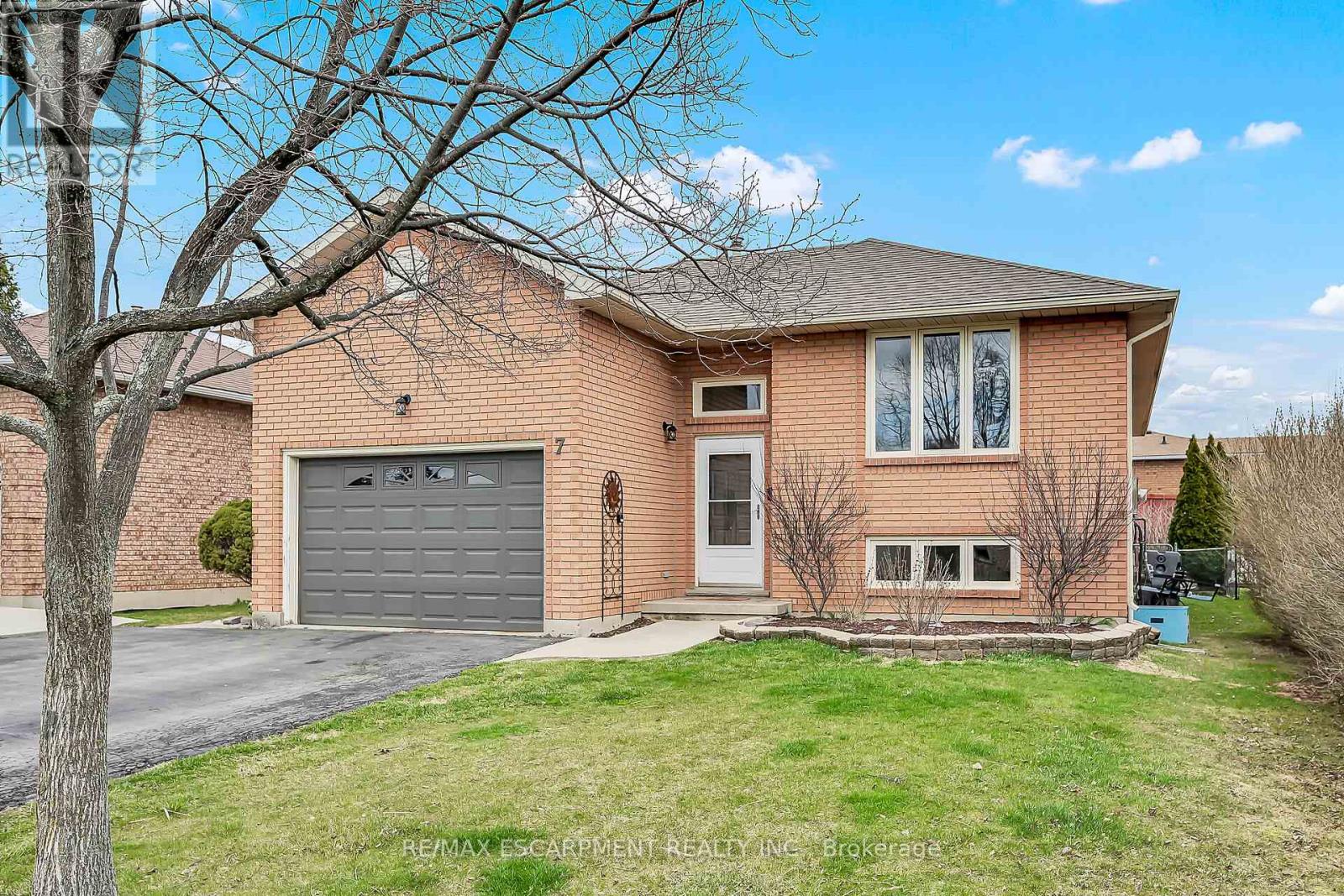 7 Country Club Road, Haldimand, Ontario  N0A 1E0 - Photo 1 - X12088623