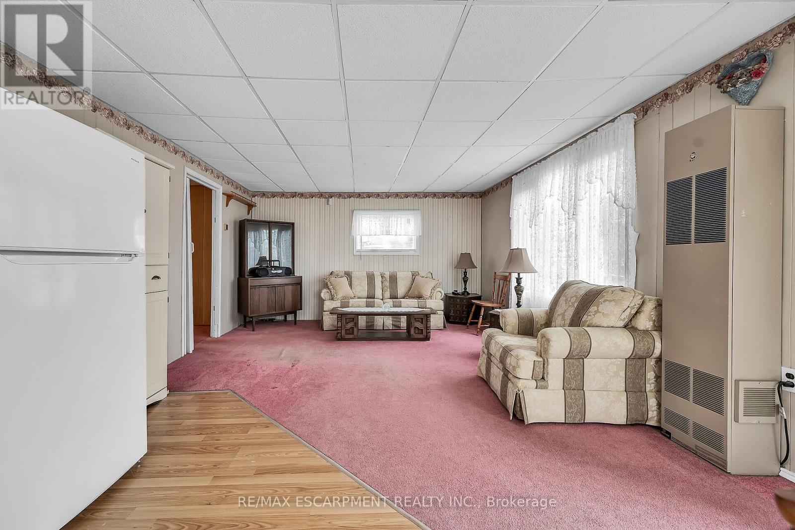 Property at 20 MELVILLE LANE image 5