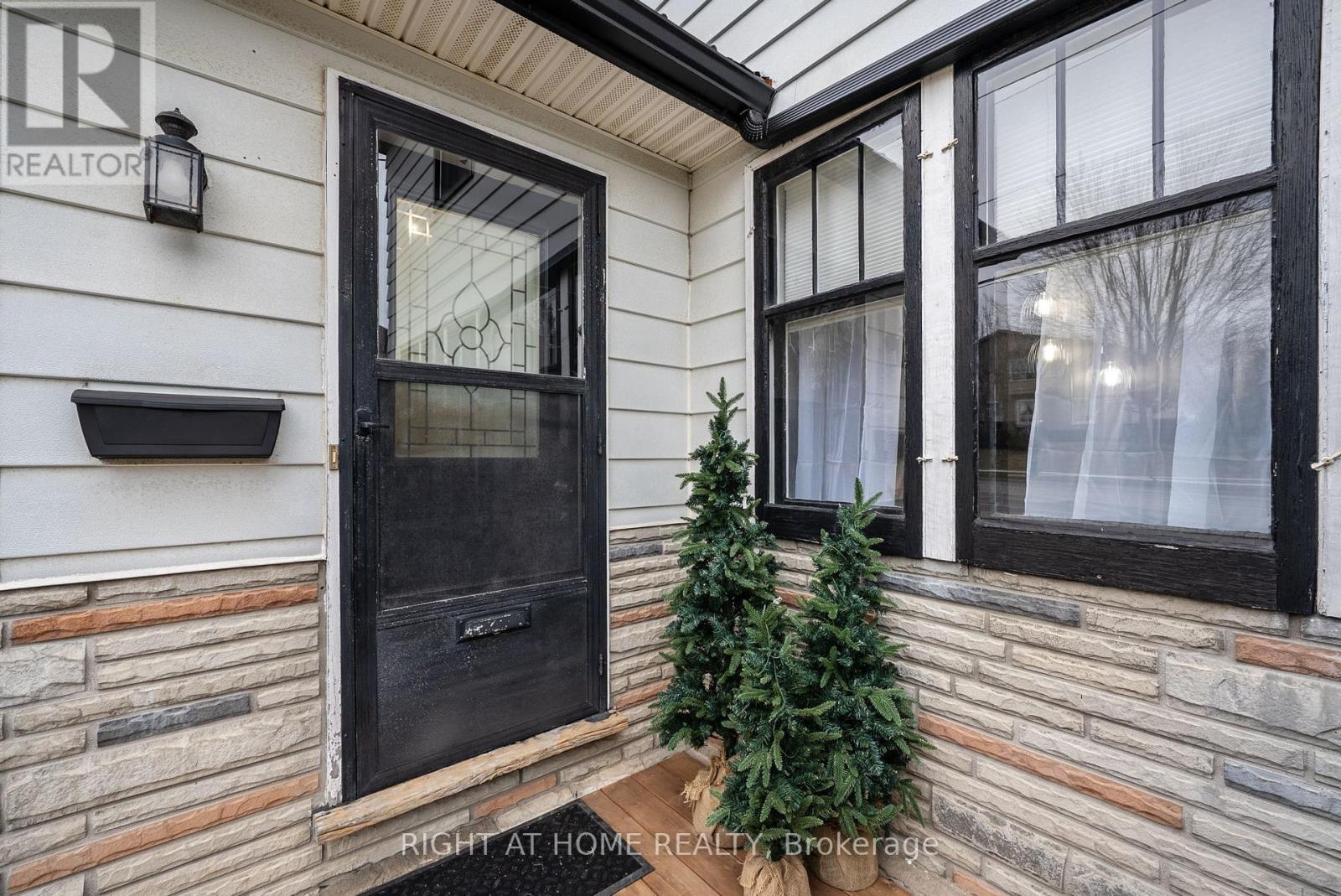 Property at 103 LIBERTY STREET N image 3