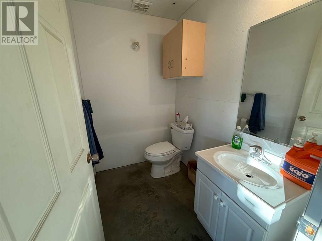 #9, 3614 67 Street, Ponoka, Alberta  T4J 1J8 - Photo 3 - A2186236