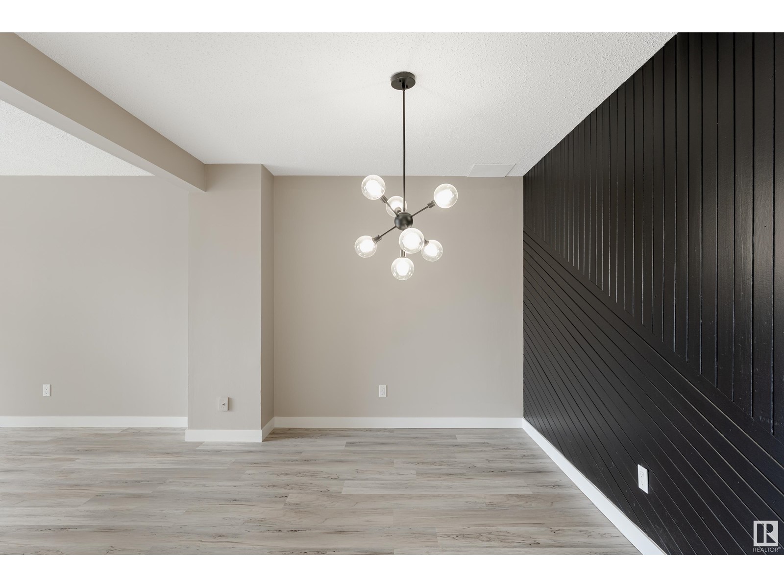 Property at 904 ERIN PL NW image 3
