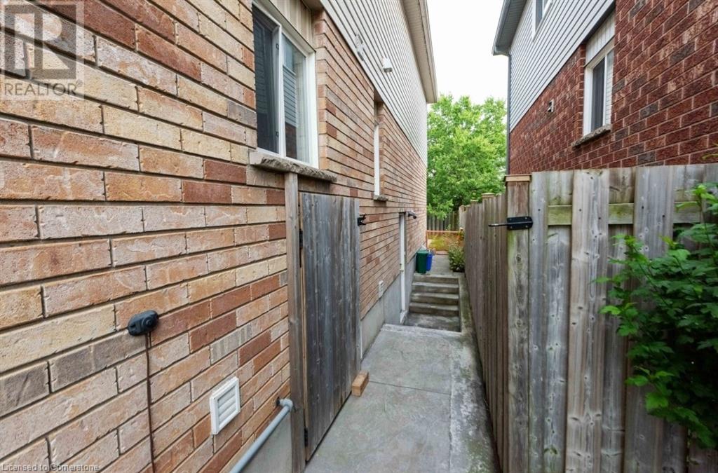 34 Peach Blossom Crescent Unit# 2, Kitchener, Ontario  N2E 3Z6 - Photo 4 - 40695423