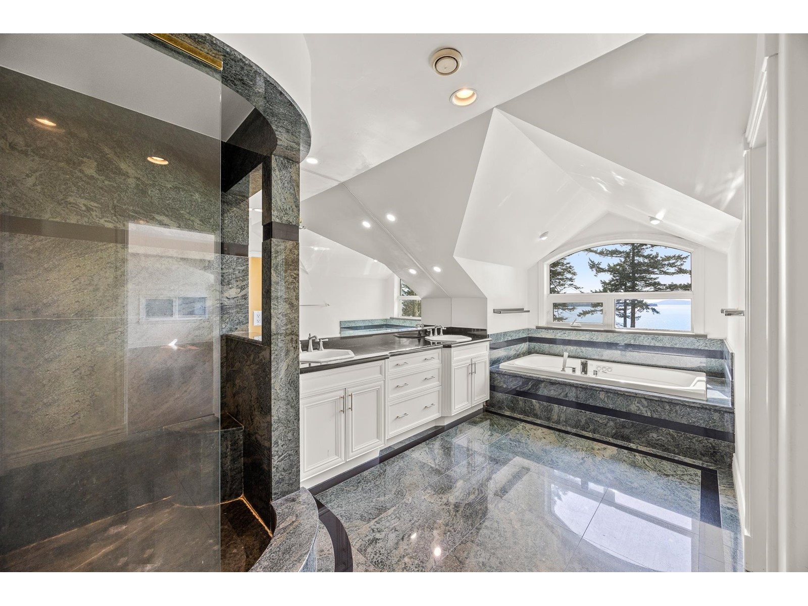 14032 Terry Road, White Rock, British Columbia  V4B 1A2 - Photo 21 - R2990399