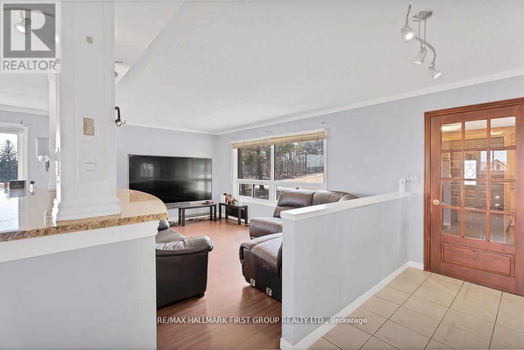 Property at 16585 JANE STREET image 3