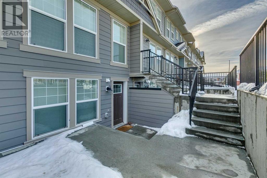 Property at 426 Cranbrook Square SE image 2