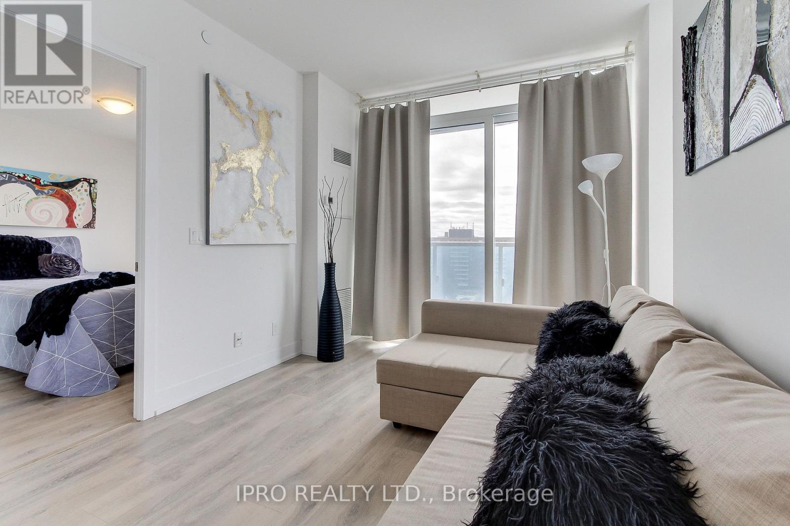 1007 - 9471 Yonge Street Nw, Richmond Hill, Ontario  L4C 0Z5 - Photo 12 - N12088053