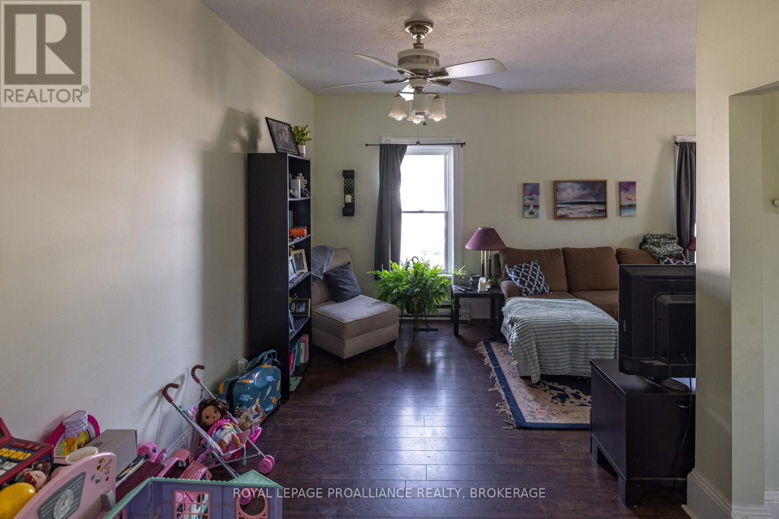 24 Perth Street, Rideau Lakes, Ontario  K0G 1V0 - Photo 9 - X12084628